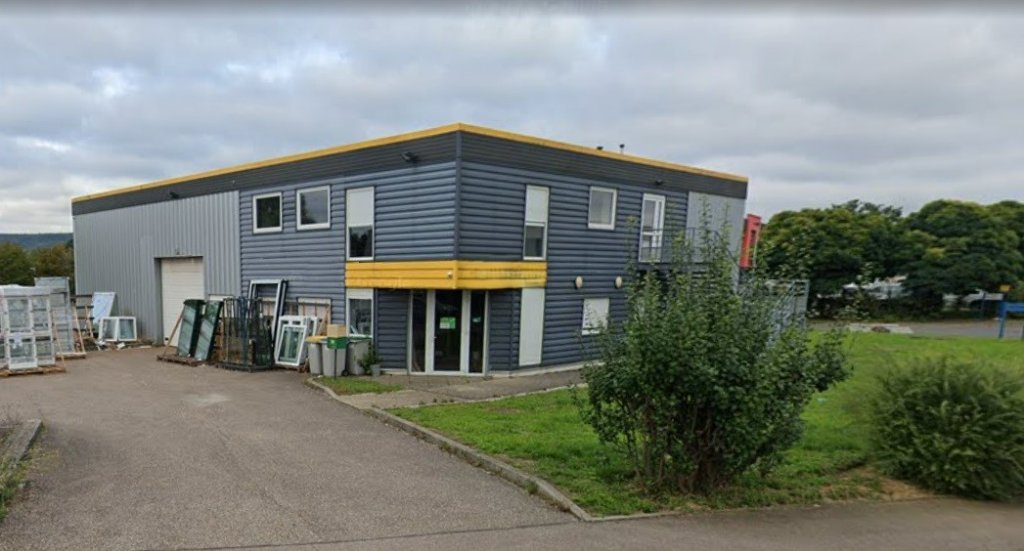 BUREAU A LOUER - NORROY LE VENEUR - 110 m2 - 1�166,67�&euro; HC et HT par mois