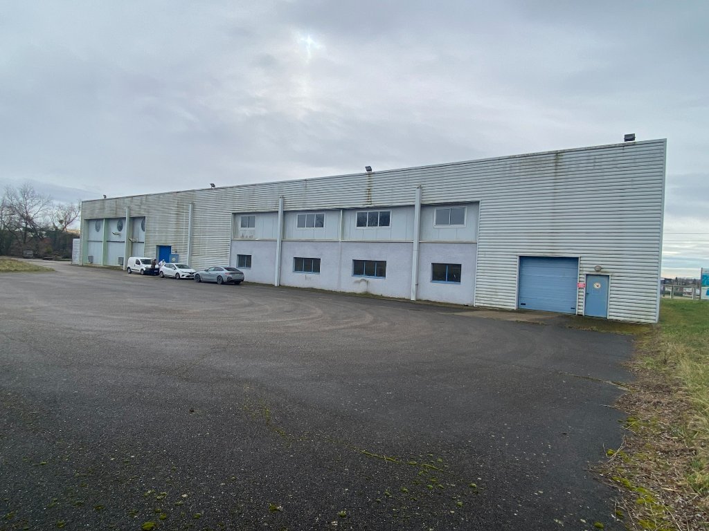 LOCAL D ACTIVITE A LOUER - MANZIAT - 1968 m2 - 12500€ HC et HT par mois