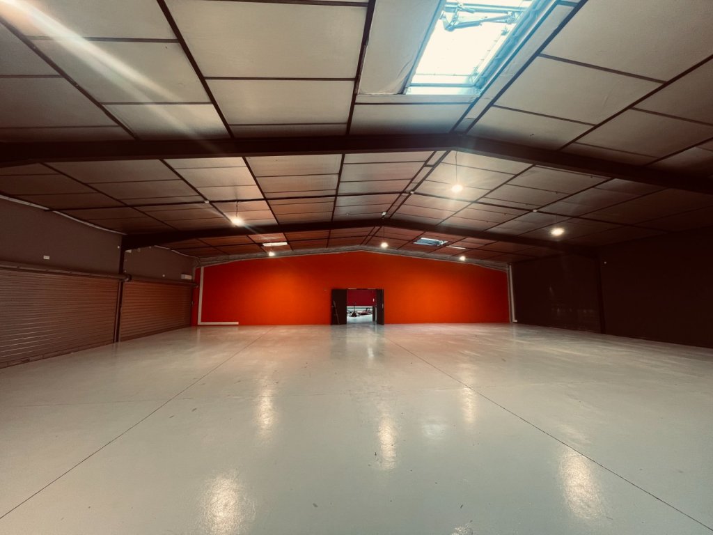 BTIMENT D ACTIVITE A VENDRE - CIVRIEUX D AZERGUES - 920 m2 - Prix : nous consulter