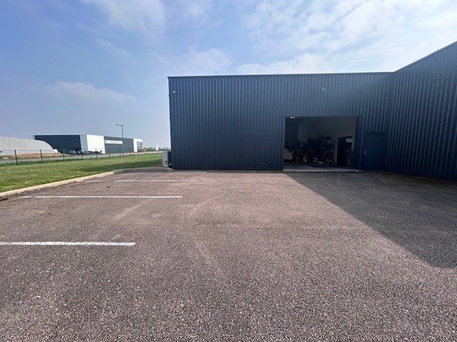 LOCAL D ACTIVITE A LOUER - CHALON SUR SAONE - 343.78 m2 - 3000€ HC et HT par mois