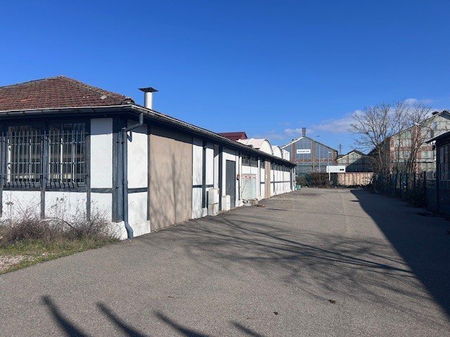 LOCAL D ACTIVITE A VENDRE - LE CREUSOT - 430 m2 - 196200€ 