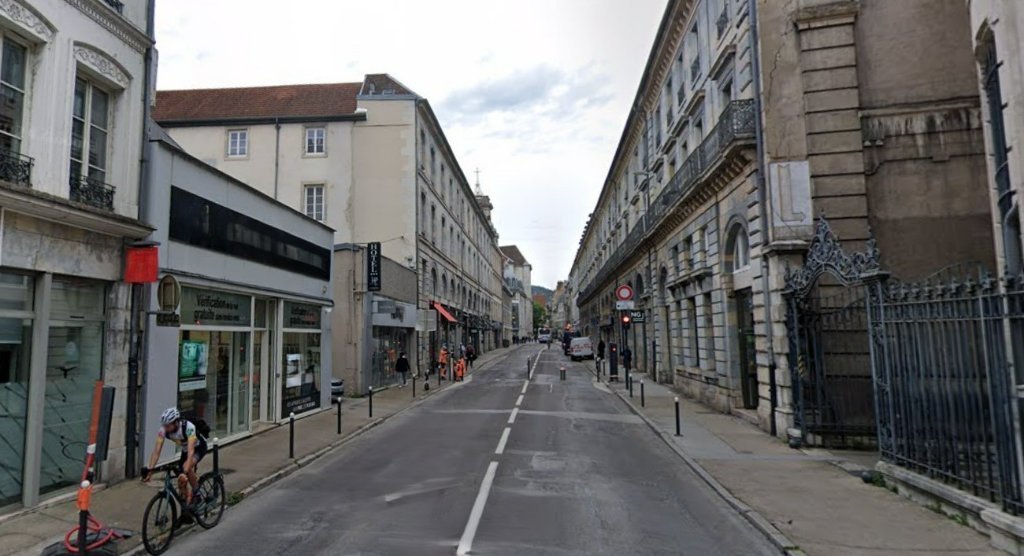 LOCAL COMMERCIAL A VENDRE - BESANCON - 127 m2 - 353600€ 