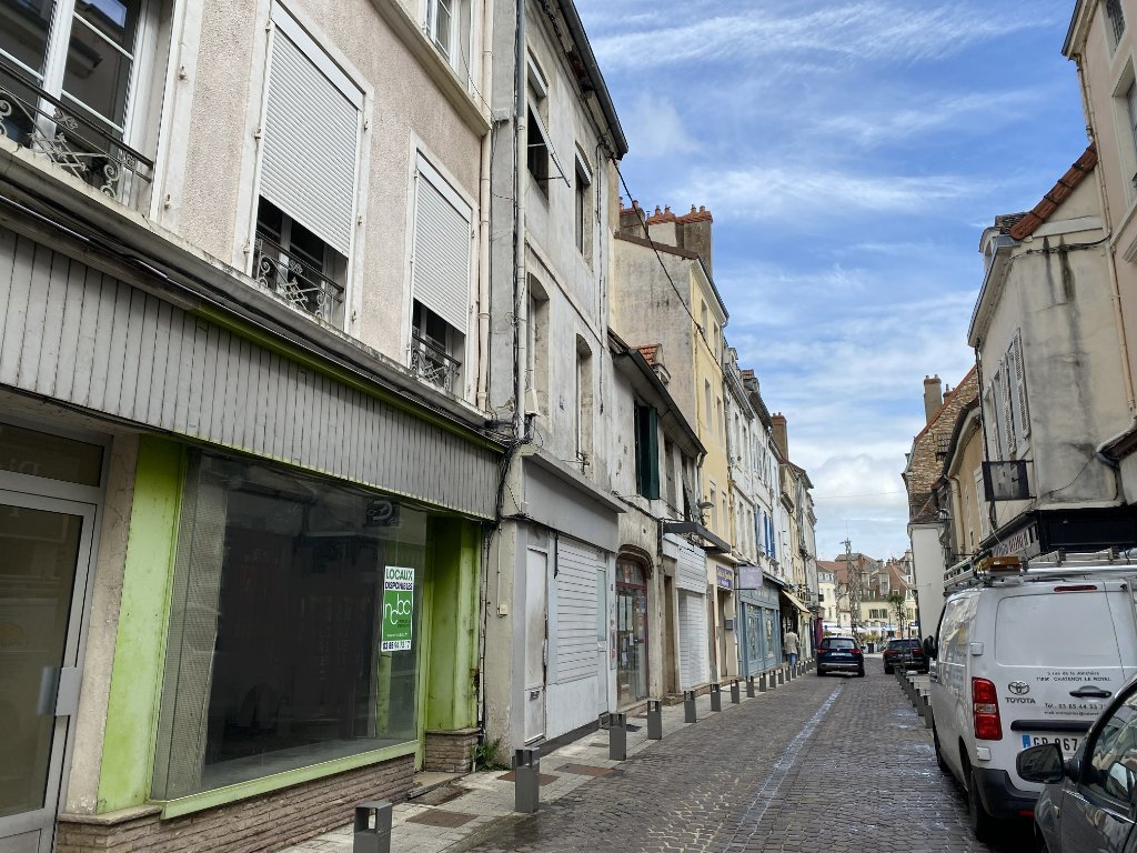 LOCAL COMMERCIAL A LOUER - CHALON SUR SAONE - 61.38 m2 - 500€ HC et HT par mois