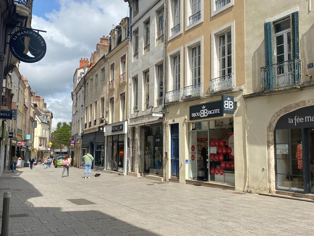 LOCAL COMMERCIAL A LOUER - CHALON SUR SAONE - 78 m2 - 2083,33€ HC et HT par mois