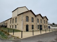 LOCAL D ACTIVITE A LOUER - TOURNUS - 585.88 m2 - 3 000 &euro; HC et HT par mois