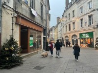 LOCAL COMMERCIAL A LOUER - CHALON SUR SAONE - 99 m2 - 900 € HC et HT par mois