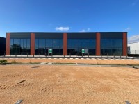 LOCAL COMMERCIAL A LOUER - VINZELLES - 1000 m2 divisibles à partir de 500 m2 - 10 833 &euro; HC et HT par mois